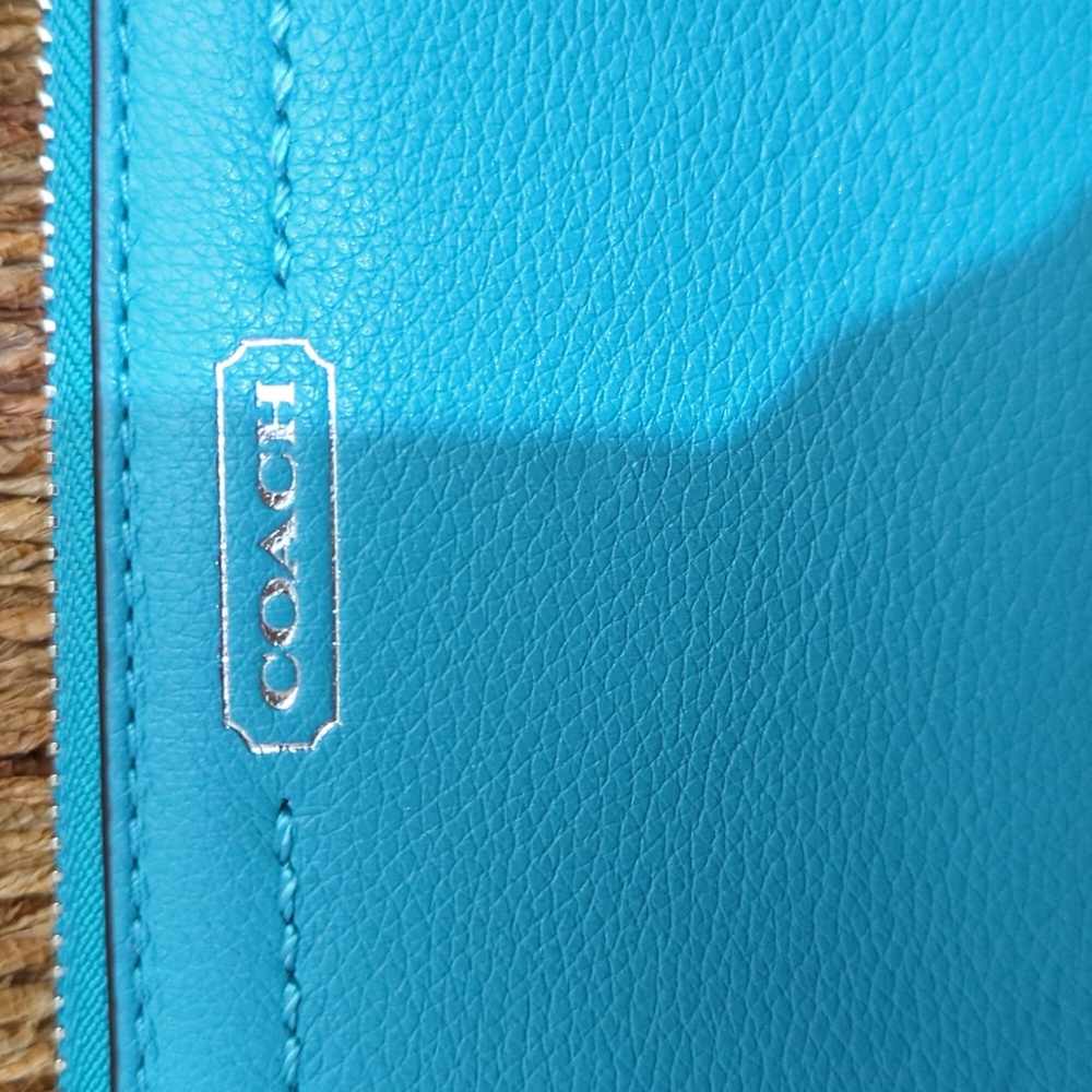 NWT Coach Turquoise Zipper Wallet - Picture 2 of 12